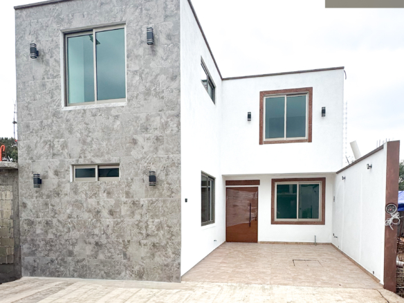 Casa Lumina • En Venta Fracc. Lirios
