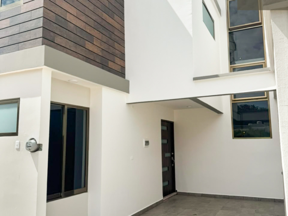 Casa Zerina • En Venta Fracc. Lirios