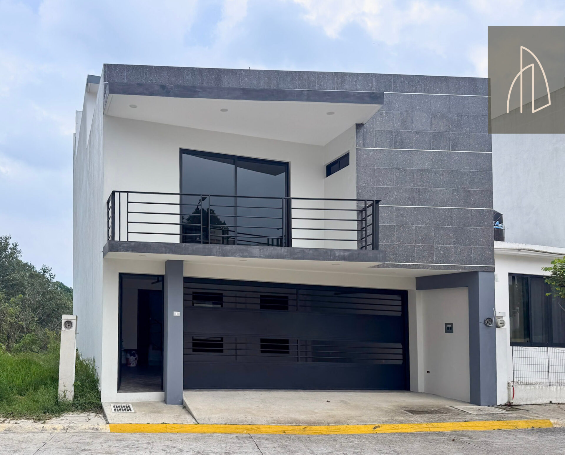 Casa Arisa • En Venta Fracc. Anturios