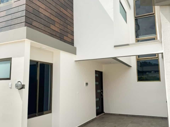 Casa Zerina • En Venta Fracc. Lirios