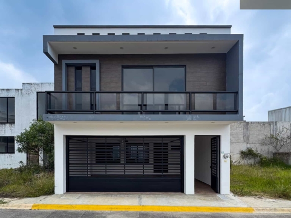 Casa Alvia • En Venta Fracc. Anturios