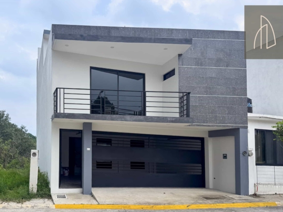 Casa Arisa • En Venta Fracc. Anturios