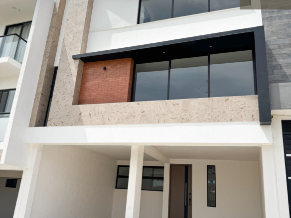Casa • En Venta Fracc. Villa Montaña