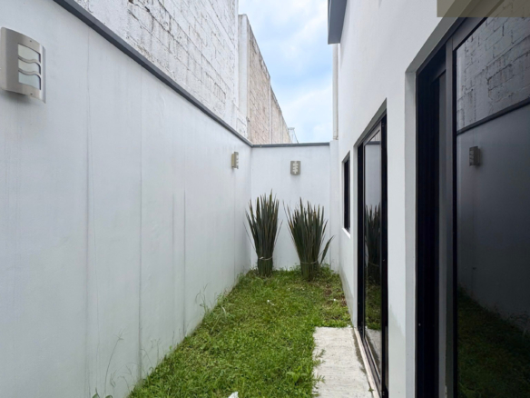 Casa Alvia • En Venta Fracc. Anturios