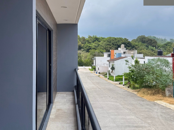 Casa Alvia • En Venta Fracc. Anturios