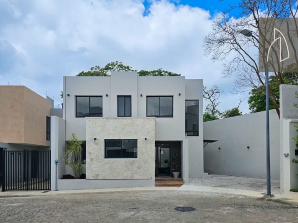 Casa Irisa • En Venta Fraccionamiento la Finca