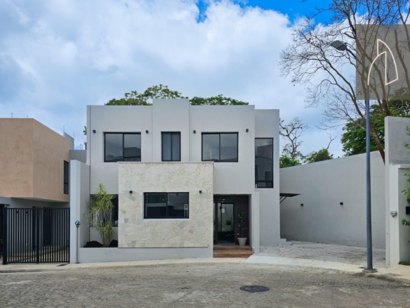 Casa Irisa • En Venta Fraccionamiento la Finca