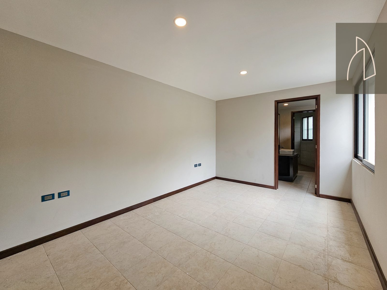 Casa Irisa • En Venta Fraccionamiento la Finca