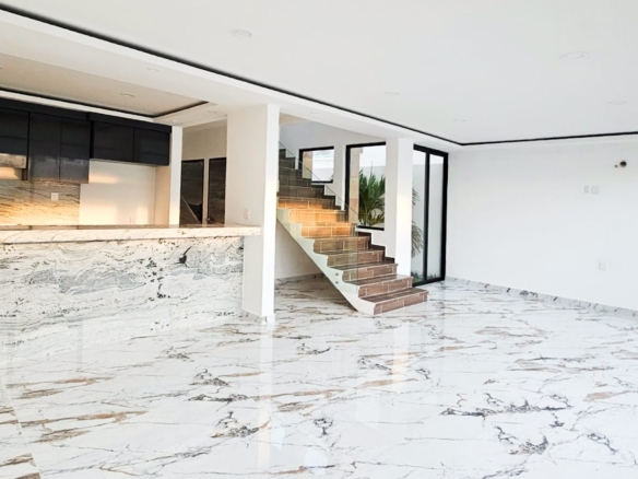 Casa Avira • En Venta Fracc. Punto Lomas