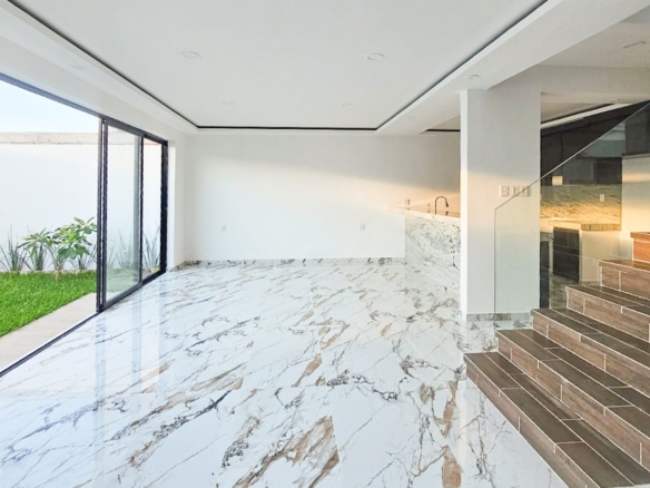 Casa Avira • En Venta Fracc. Punto Lomas