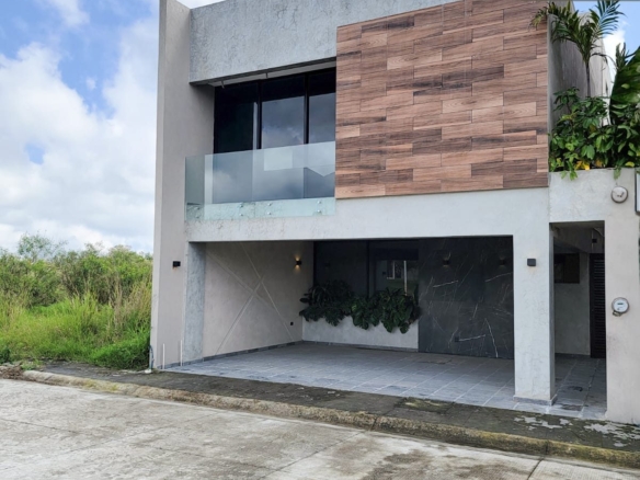Casa “Nimbus” • En Venta Fraccionamiento La Molienda