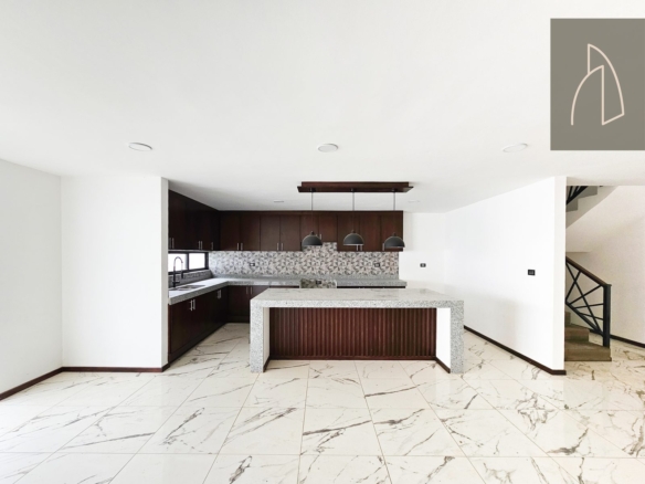 Casa LUMINA • En Venta Fraccionamiento la Finca