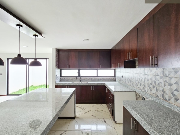 Casa LUMINA • En Venta Fraccionamiento la Finca