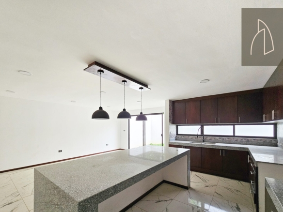 Casa LUMINA • En Venta Fraccionamiento la Finca