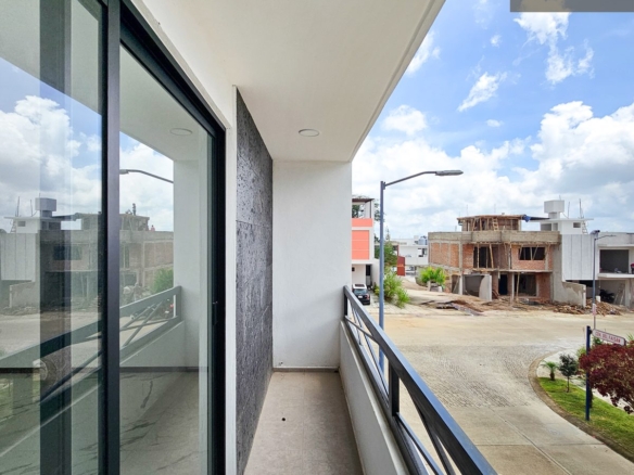 Casa LUMINA • En Venta Fraccionamiento la Finca