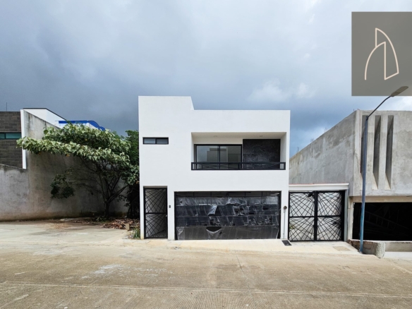 Casa LUMINA • En Venta Fraccionamiento la Finca