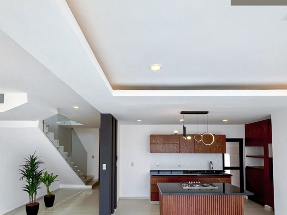Casa Sierra Alta • En Venta Fracc. Punto Lomas
