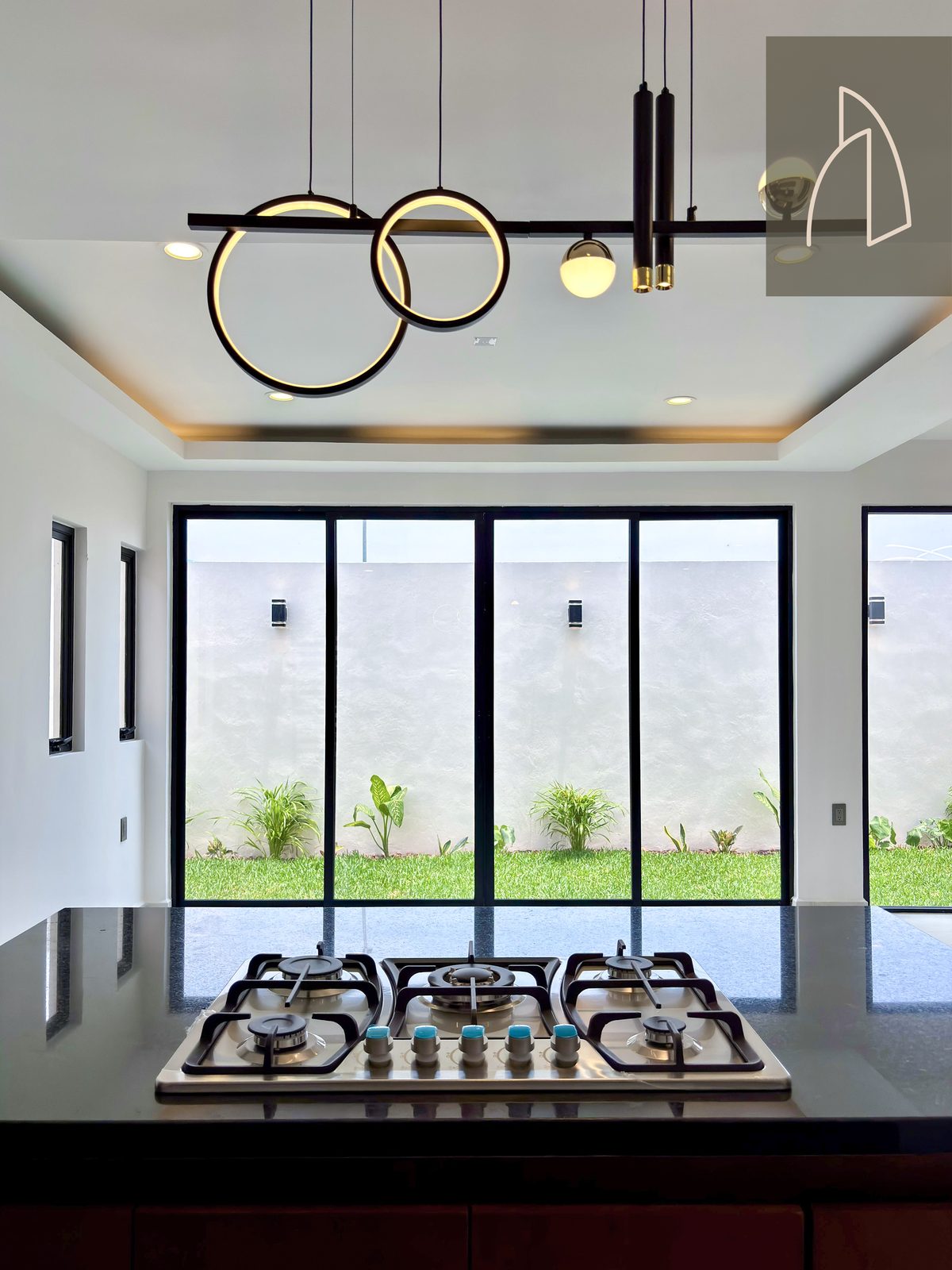 Casa Sierra Alta • En Venta Fracc. Punto Lomas
