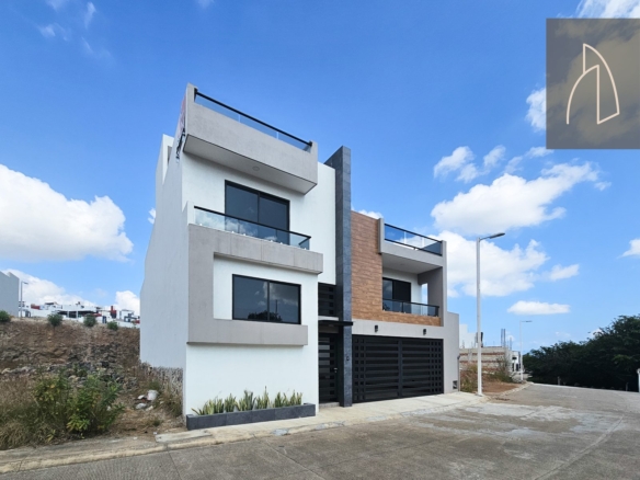 Casa Keila • En Venta Fraccionamiento la Finca