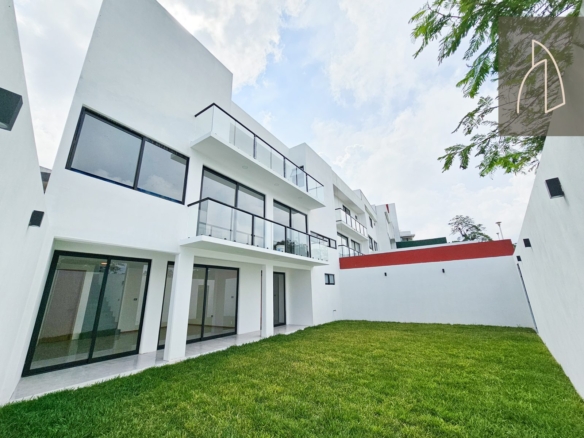 Casa Nivia • En Venta Fraccionamiento Imperial de las animas