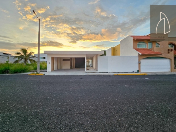 Casa  • En Venta Fracc. Playas del Conchal